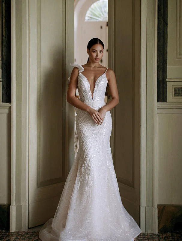 Great Bargains Gorgeous Deep V Neckline White Wedding Dress