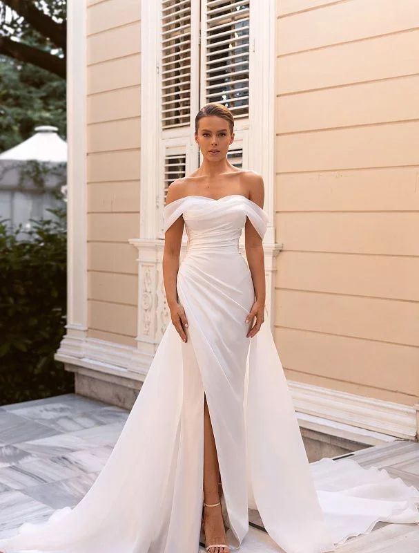 Seasonal Clearance Sophisticated White Wedding Dress