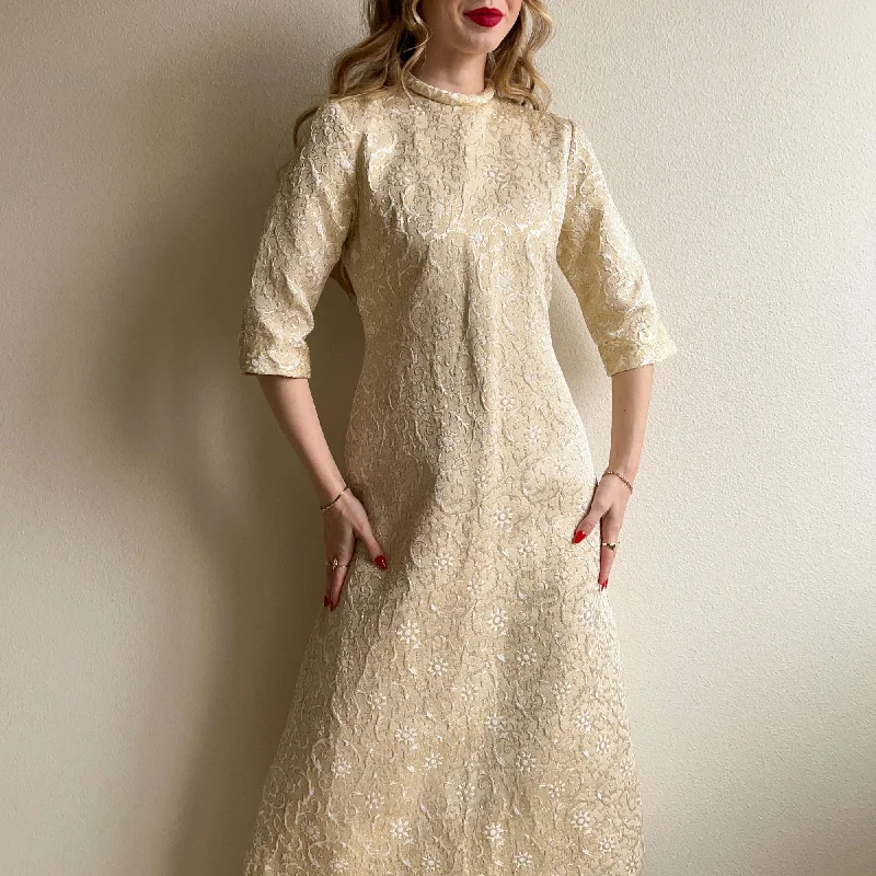 Take Advantage 1960s White and Gold Floral Trapeze Dress (M)
