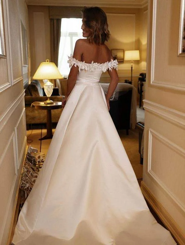 Doorbuster Deal Square White Wedding Dress