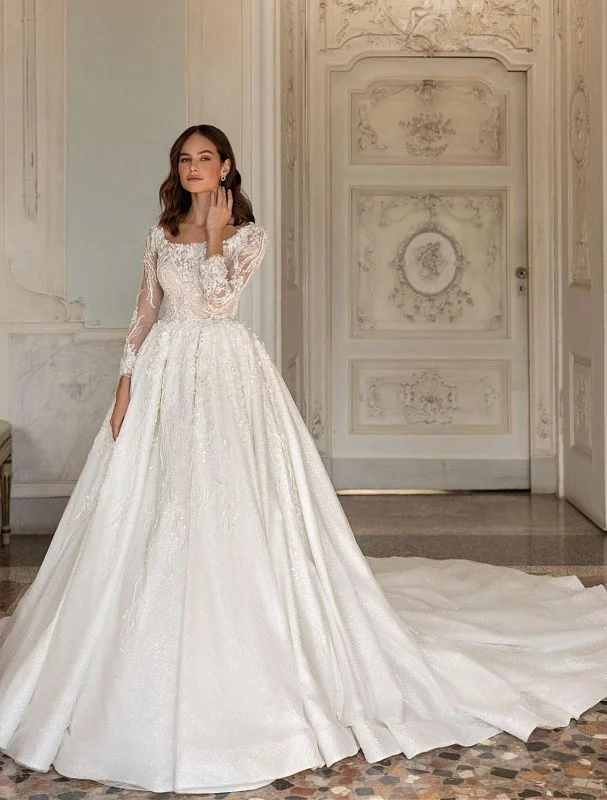 Markdowns Elegant Long-Sleeved White Wedding Dress