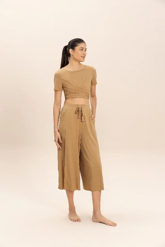 Savings Event Tie Wide Capri Pants