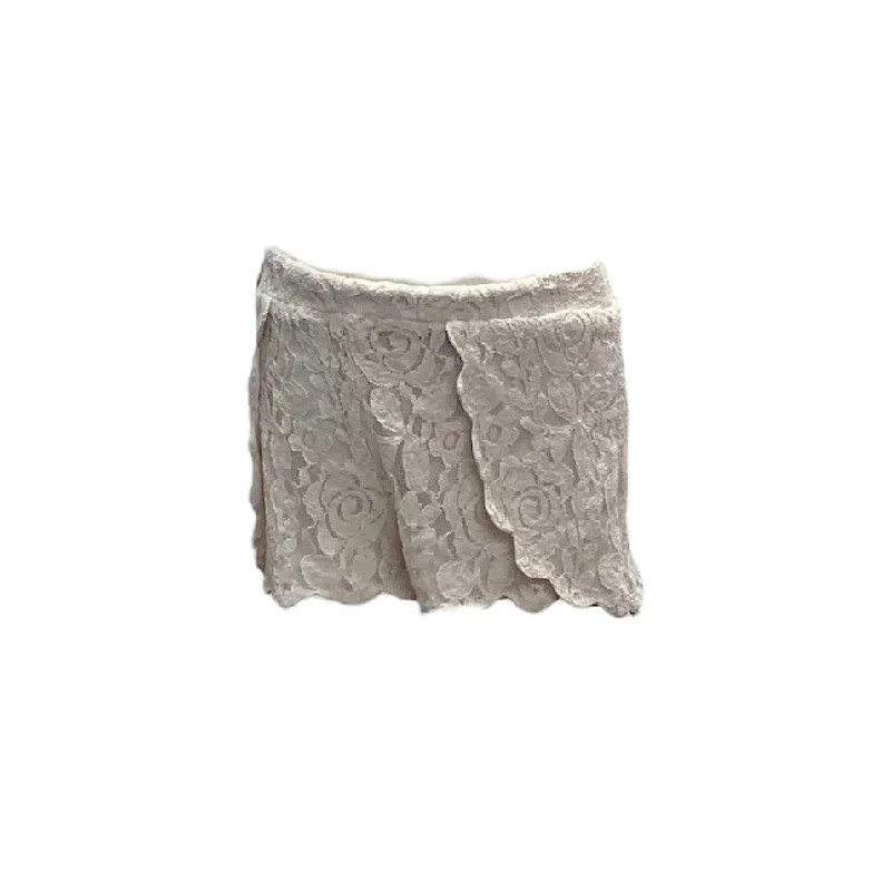 Today’s Deal NWT Leshop  Women's short Cream M